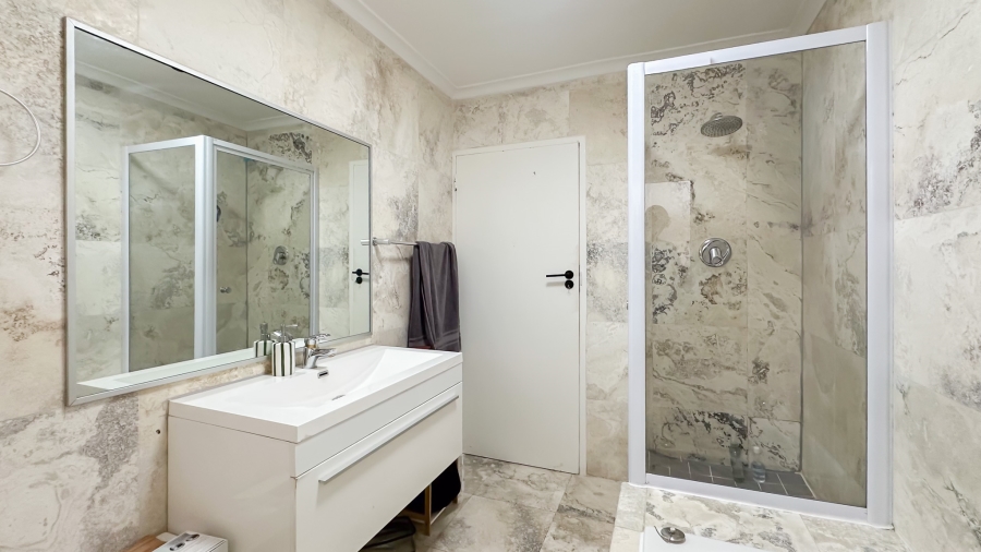 To Let 3 Bedroom Property for Rent in Sea Point Western Cape